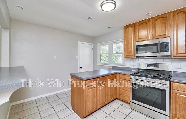 Building Photo - 10531 Fabick Dr