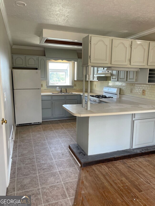 Building Photo - 4503 Scenic Mountain Dr SE