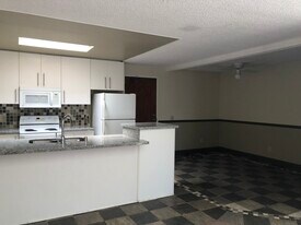 Building Photo - 8308 Regents Rd