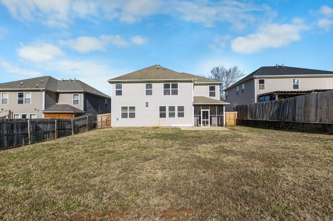 Building Photo - Immaculate 5-bedroom Paradise!