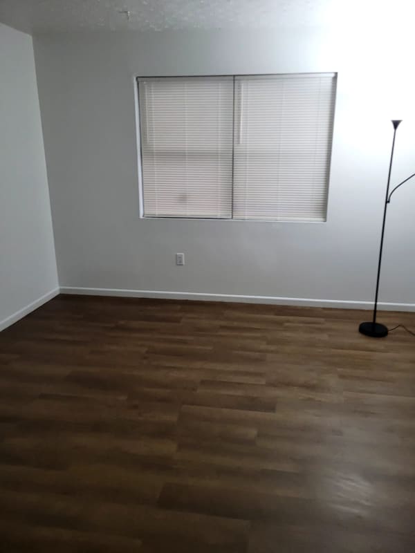 Building Photo - 165 Midway Dr