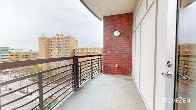 Building Photo - 618 N Boylan Ave