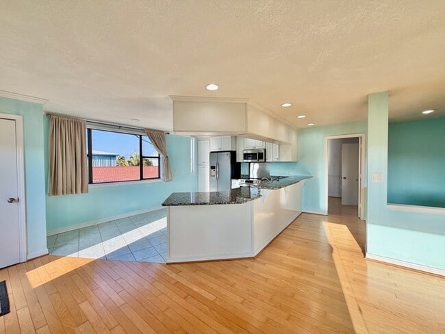 Building Photo - 723 Sailfish Dr