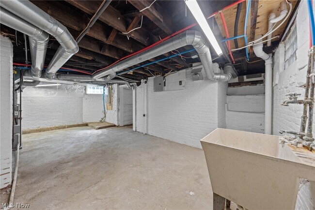 Building Photo - 6209 Pear Ave