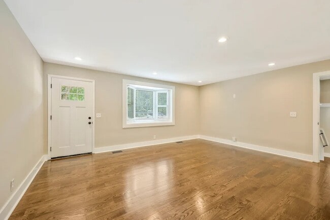 Building Photo - 5008 Suter Dr