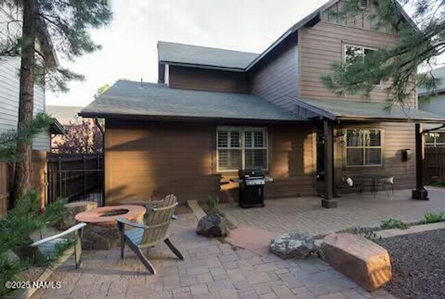 Building Photo - Elegant Presidio in the Pines Home! 5 Bed, 2.5 Bath + 2 Car Gar. & A/C! Students & Small Pets OK!...