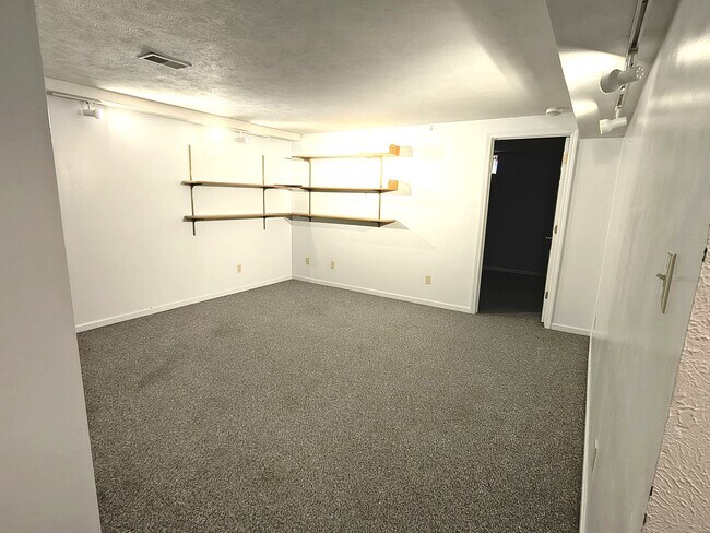 Building Photo - 52212 Evard Dr
