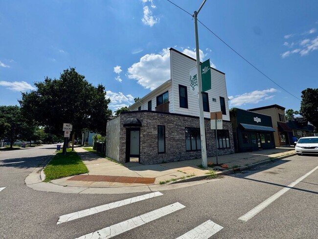 Building Photo - 800 Bridge St NW