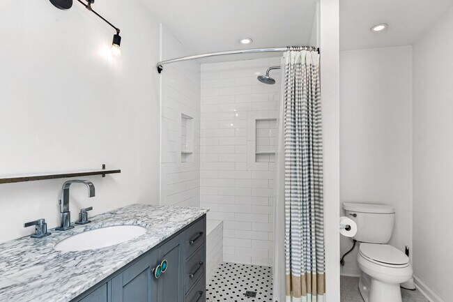Building Photo - 4204 Pine Park Dr