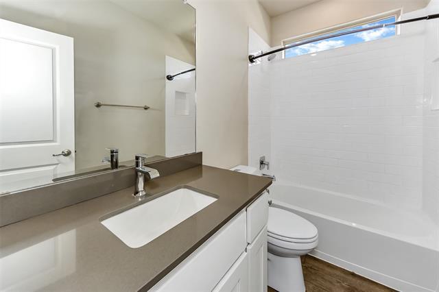 Building Photo - 11524 Leeson St