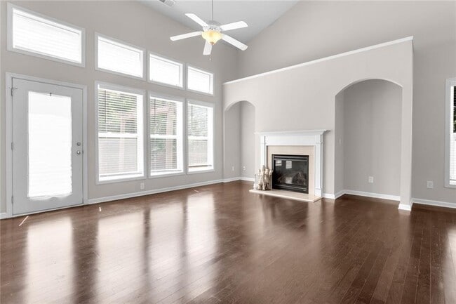 Building Photo - 3610 Crowchild Dr