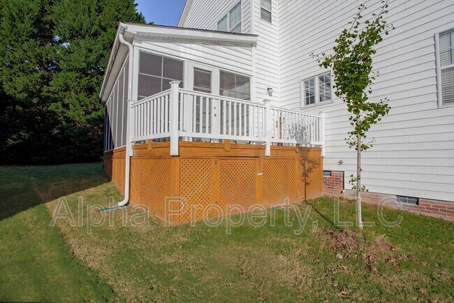 Building Photo - 120 Windsong Dr