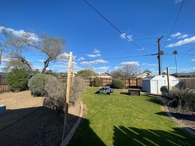 Building Photo - Gorgeous 3 bedroom 1 bath in Historic Coro...