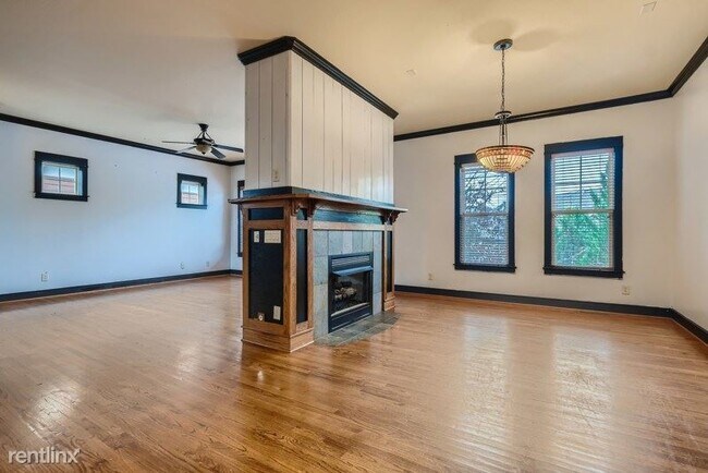 Building Photo - 4 br, 3.5 bath House - 2814 Prado Lane