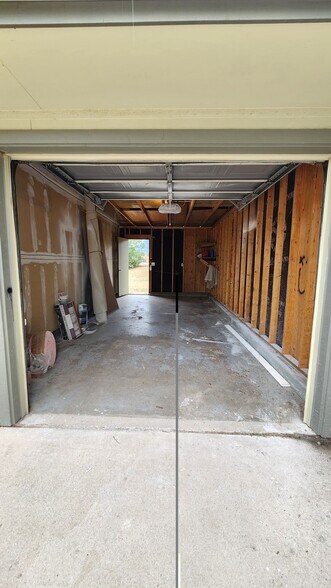 Building Photo - 2228 Fernwood Drive