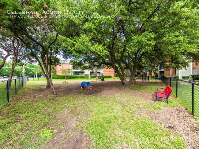 Building Photo - Arboretum Oaks
