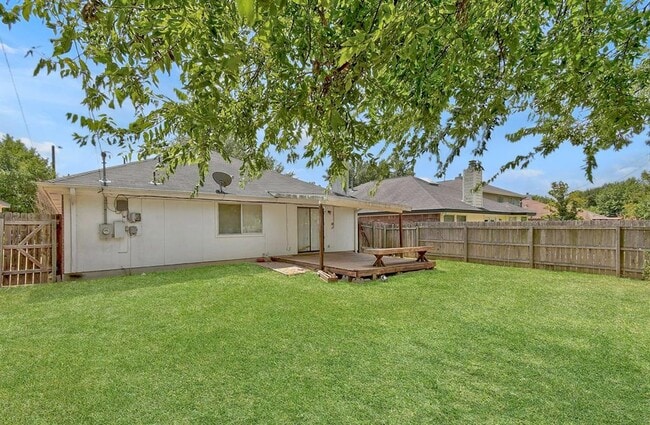 Building Photo - 16908 Ardisia Dr