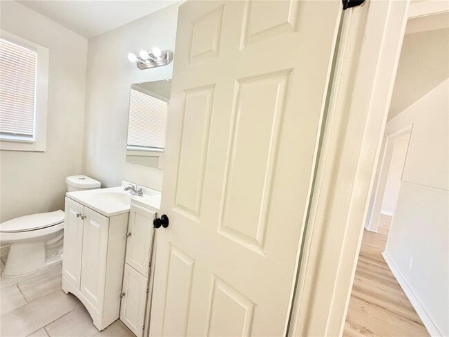 Building Photo - 5330 Wellington Dr