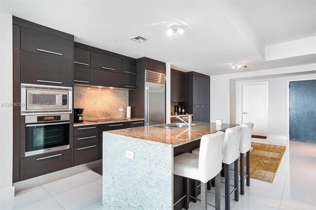 Building Photo - 900 Biscayne Blvd