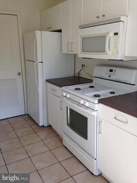 Building Photo - 16565 Sherwood Pl