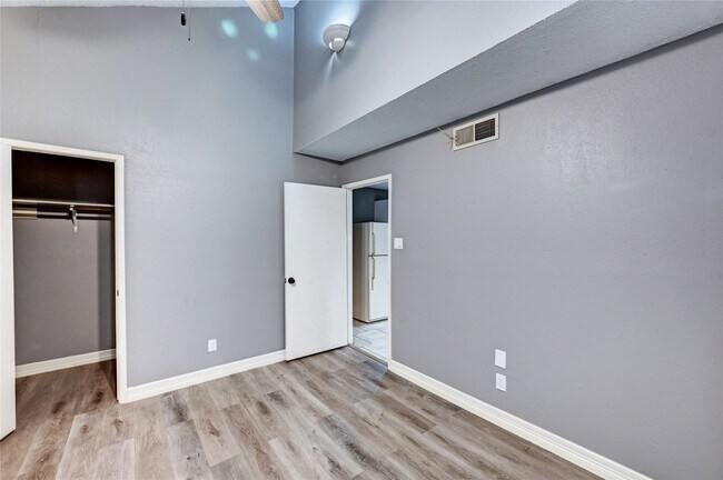 Building Photo - 12900 Walden Rd
