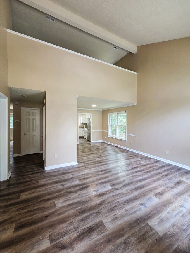 Building Photo - Well maintained 2 story home in Providence Creek Subdivision