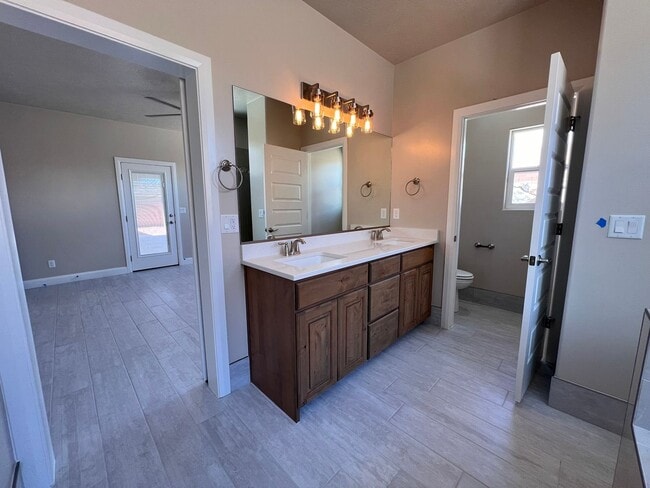 Building Photo - 3 Bed 2 Bath Home in Hurricane