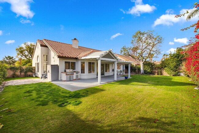 Building Photo - 44260 Villeta Dr