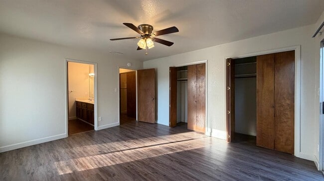 Building Photo - 5707 N Valentine Ave