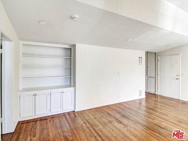 Building Photo - 4841 W 18th St