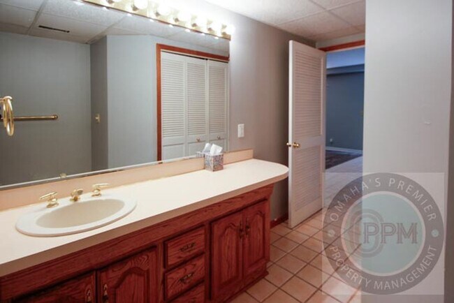 Building Photo - Beautiful and Spacious 3 Bd/3Ba with finished basement