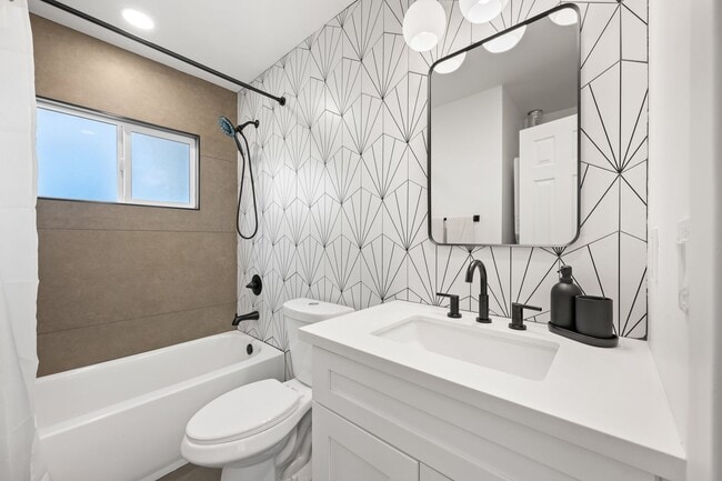 Building Photo - Fully furnished 1 bed 1 bath in Mission Beach.