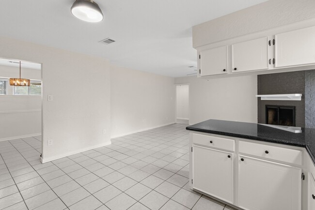 Building Photo - 10126 Metronome Dr