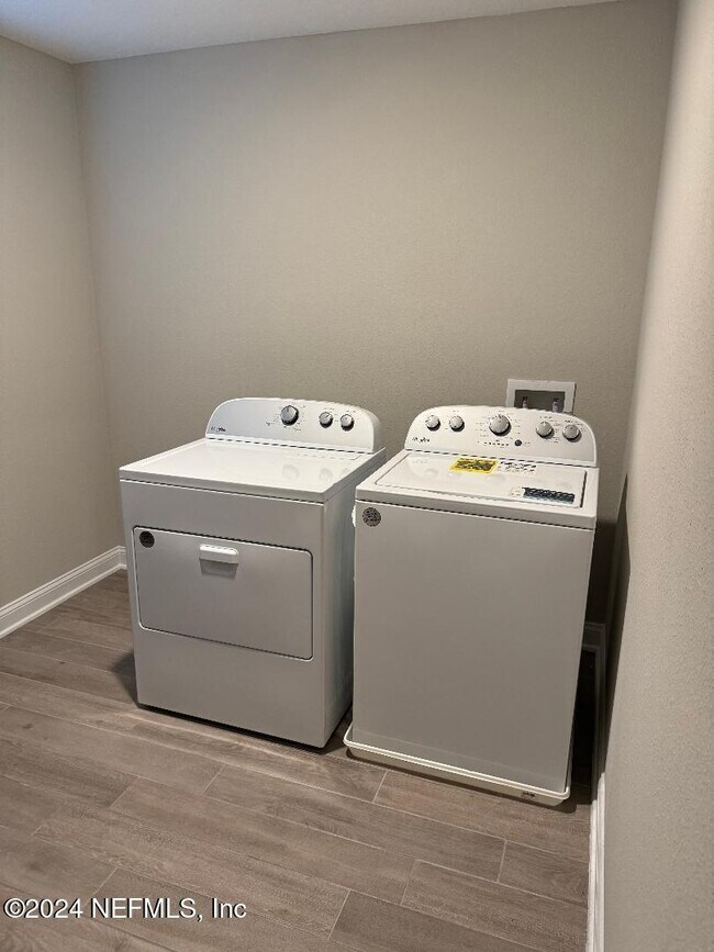 Building Photo - 172 Greenway Ln