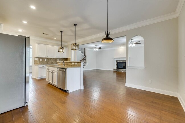Building Photo - 226 Sandleton Way