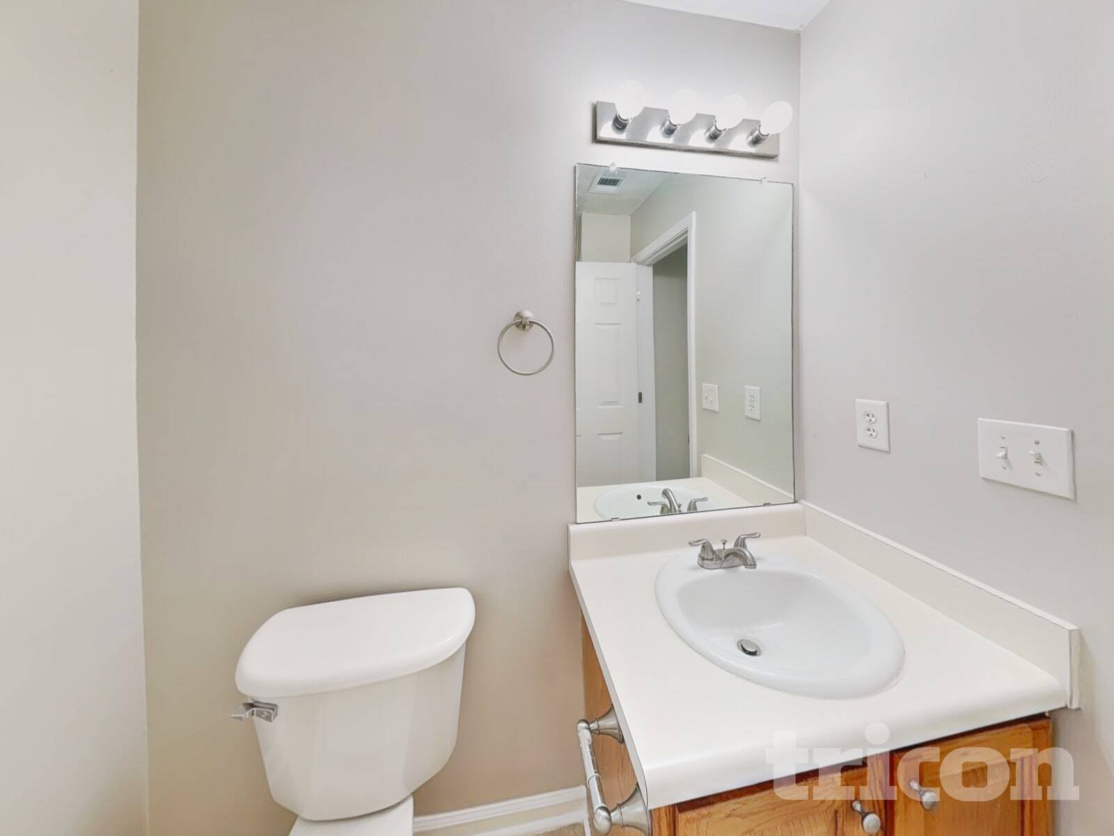 Building Photo - 636 Christina Pl