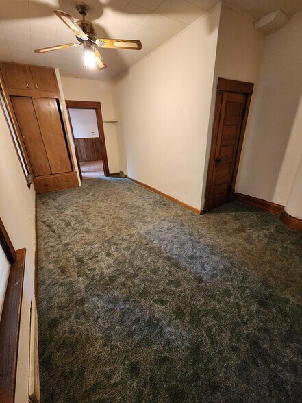 Main floor Master bedroom - 4492 County Road J