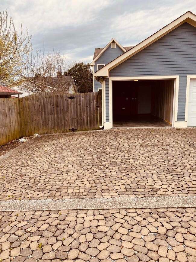 Building Photo - 3 bed 2.5 bath Condo in Germantown
