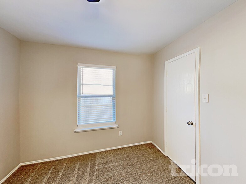 Building Photo - 1600 Bob Dr