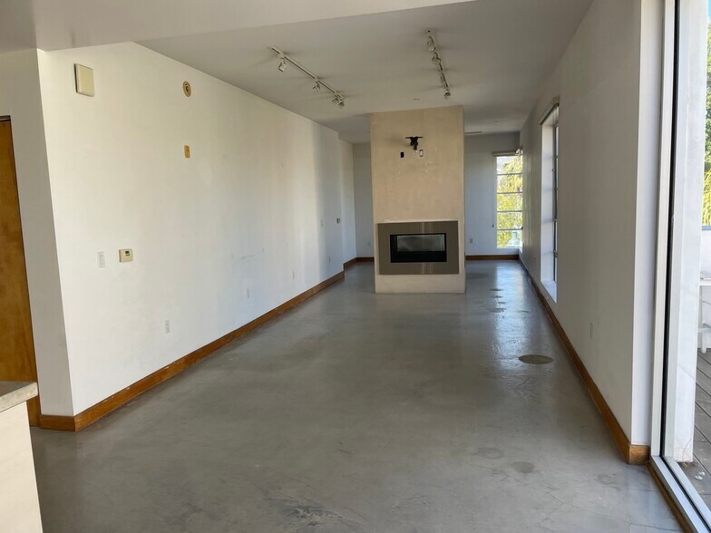 Building Photo - 116 E Yanonali St