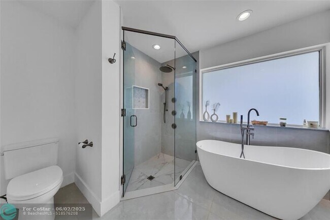 Building Photo - 9585 Carousel Cir S