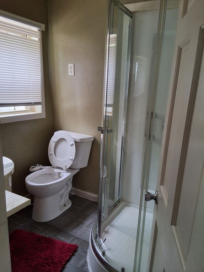Building Photo - 1 Bedroom, 1 Bathroom House