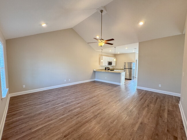 Building Photo - 215 Way Bill Cir