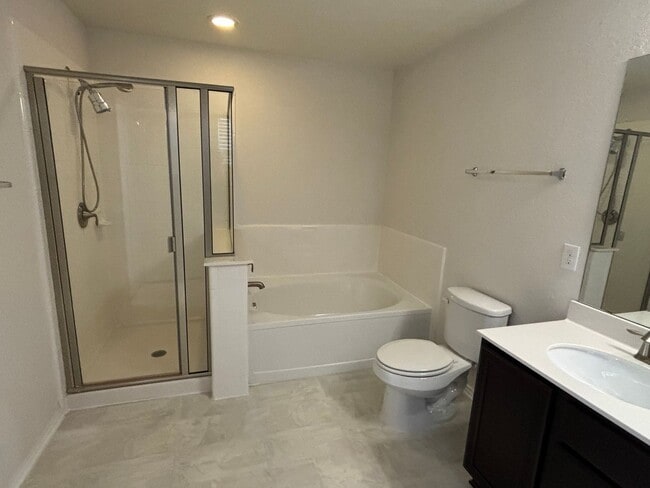 Building Photo - Wonderful 3 Bedroom Home in Coveted Crystal Crossing!