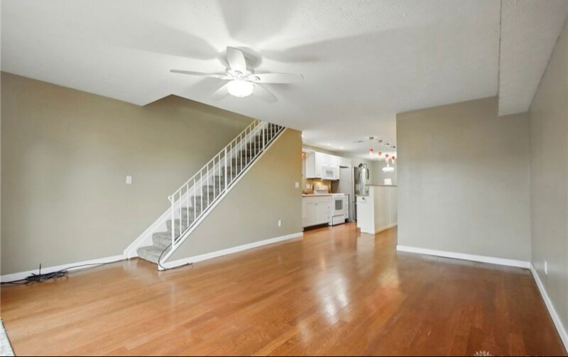 Building Photo - 647 Villa Rd