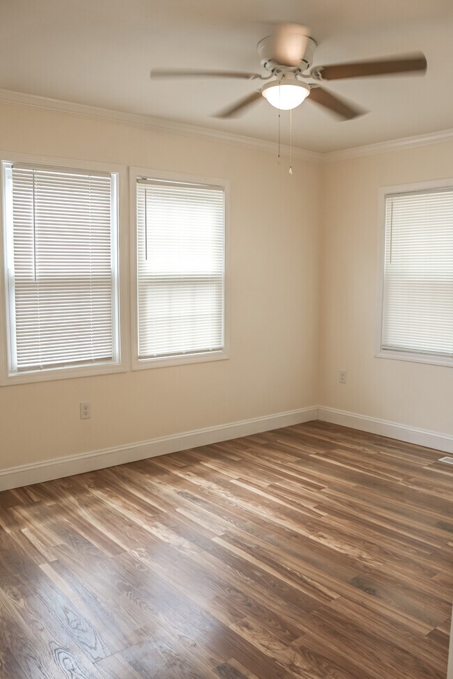 Building Photo - 304 Kidder St
