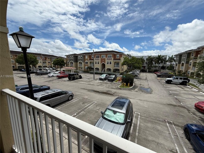 Building Photo - 8800 NW 107 Ct