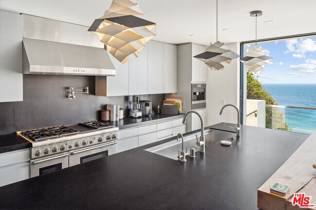 Building Photo - 31824 Seafield Dr