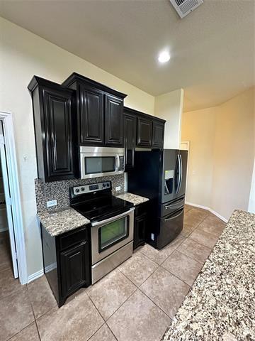 Building Photo - 701 Meadowbrook Ln