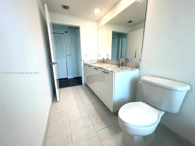 Building Photo - 951 Brickell Ave